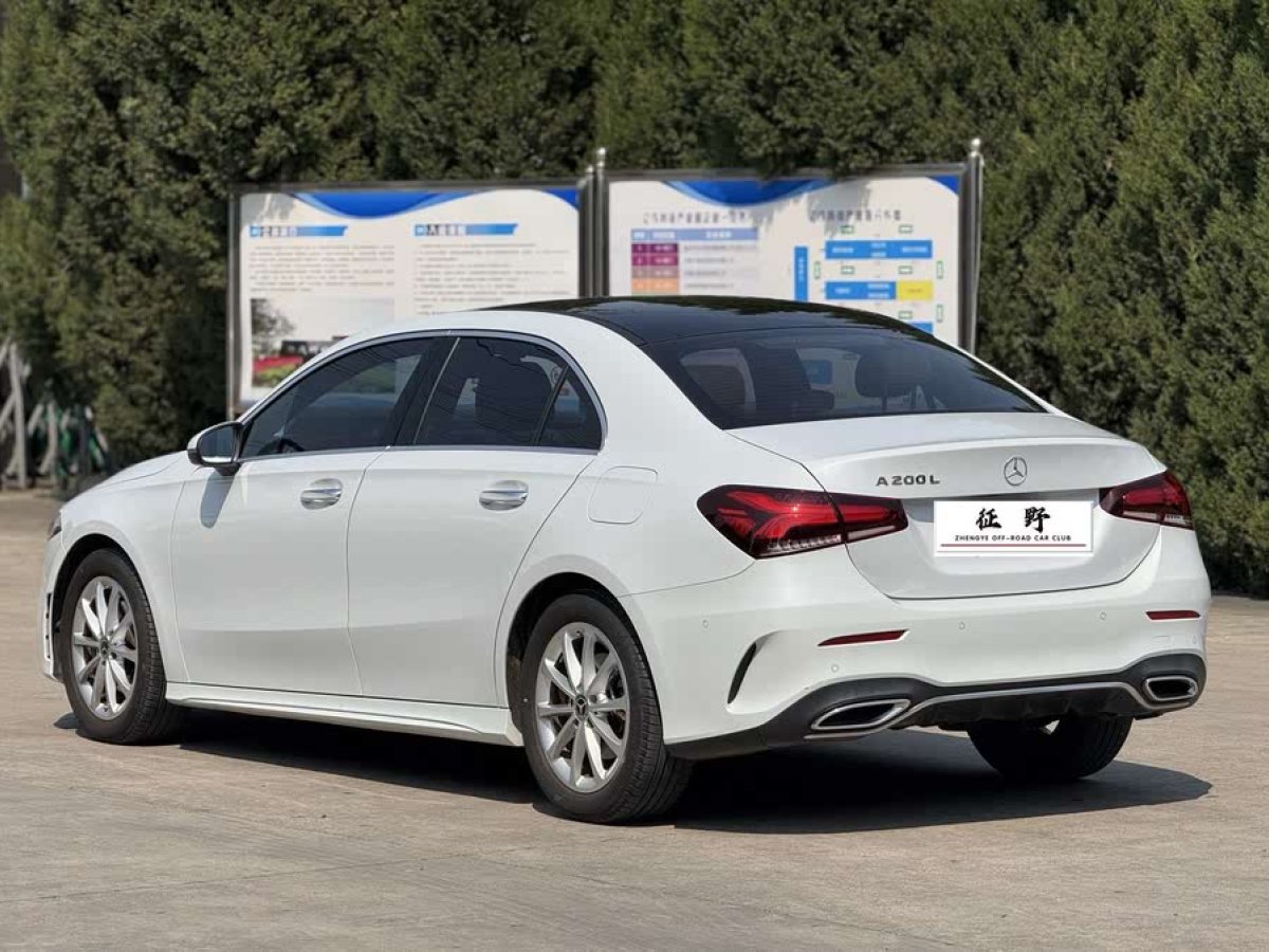 奔馳 奔馳A級  2021款 A 200 L 運動轎車時尚型圖片