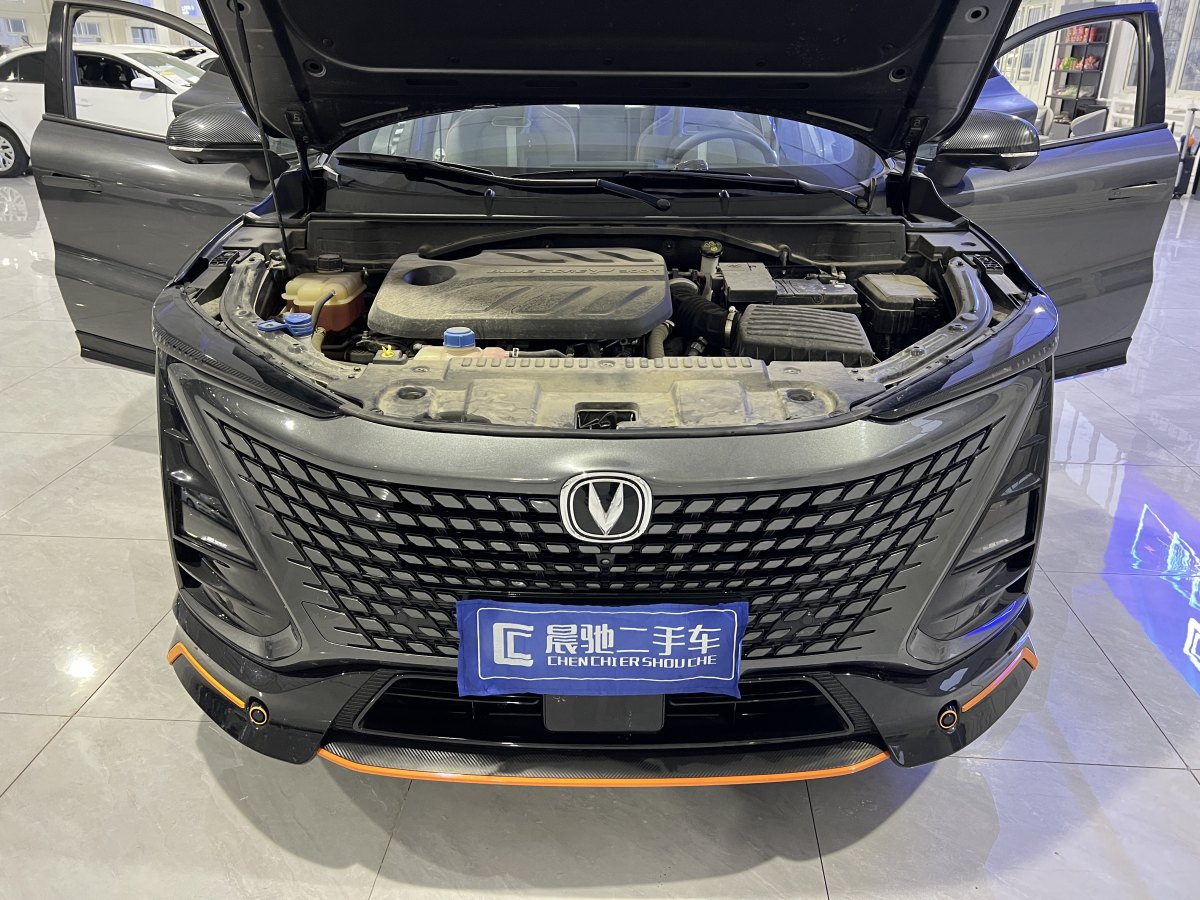 長(zhǎng)安 UNI-T  2022款 1.5T 運(yùn)動(dòng)版 尊貴型圖片