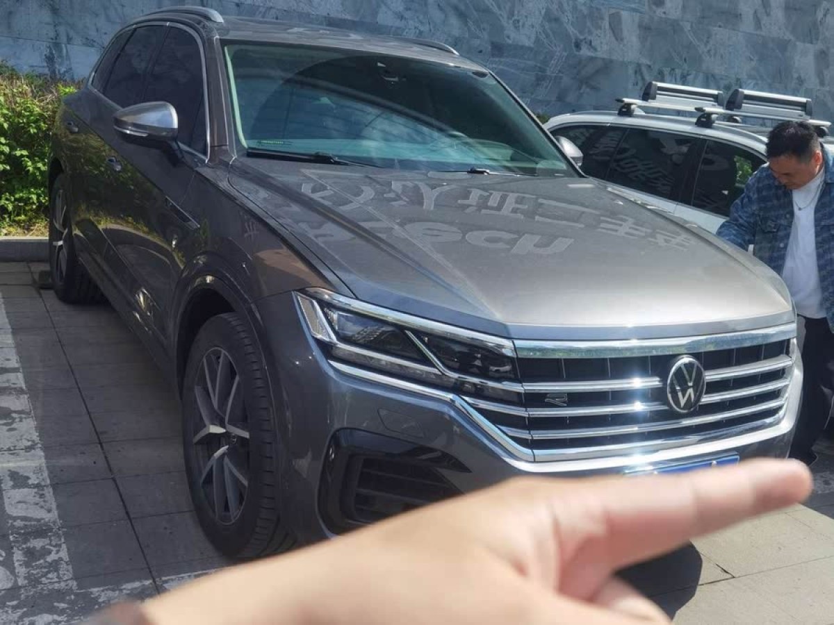 大眾 途銳  2023款 3.0TSI 銳享版 曜黑運(yùn)動(dòng)套裝圖片