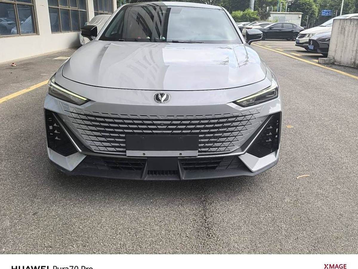 長(zhǎng)安 長(zhǎng)安UNI-V  2022款 1.5T 尊貴型圖片