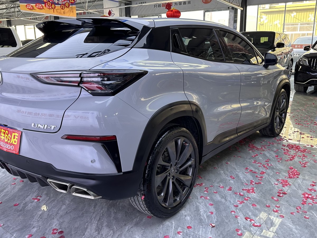 長(zhǎng)安 UNI-T  2020款 1.5T 尊貴型圖片