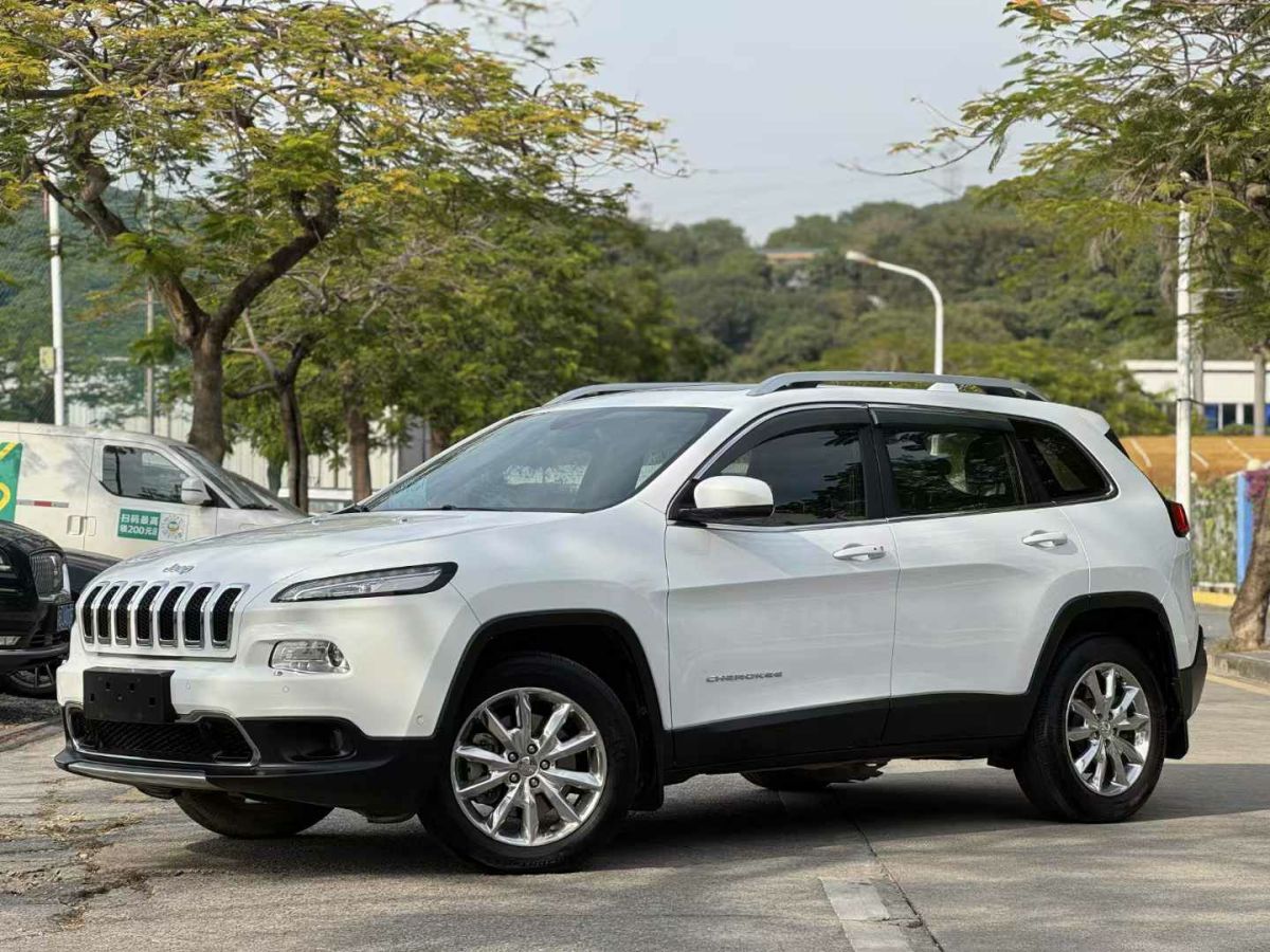 Jeep 自由光  2017款 2.0L 優(yōu)越版圖片