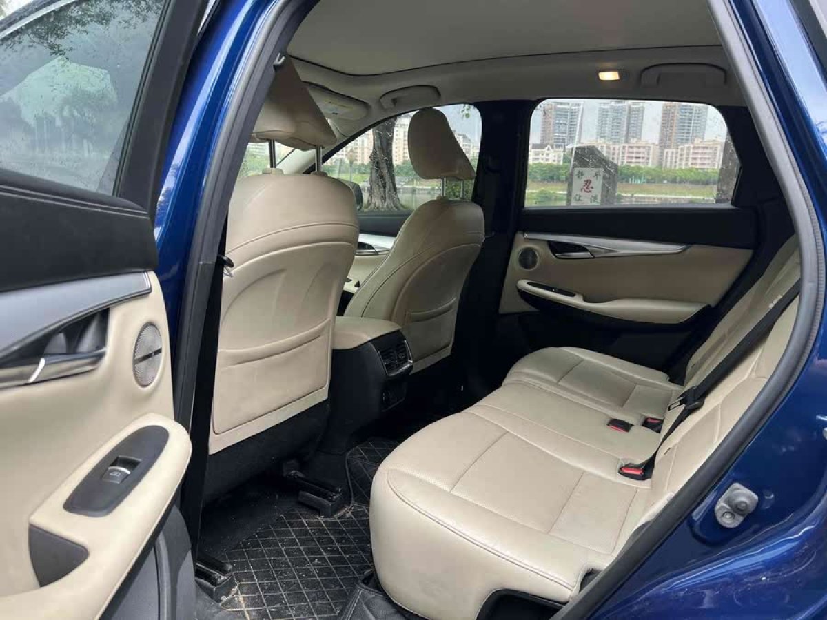 英菲尼迪 QX50  2018款 2.0T 兩驅(qū)時尚版圖片
