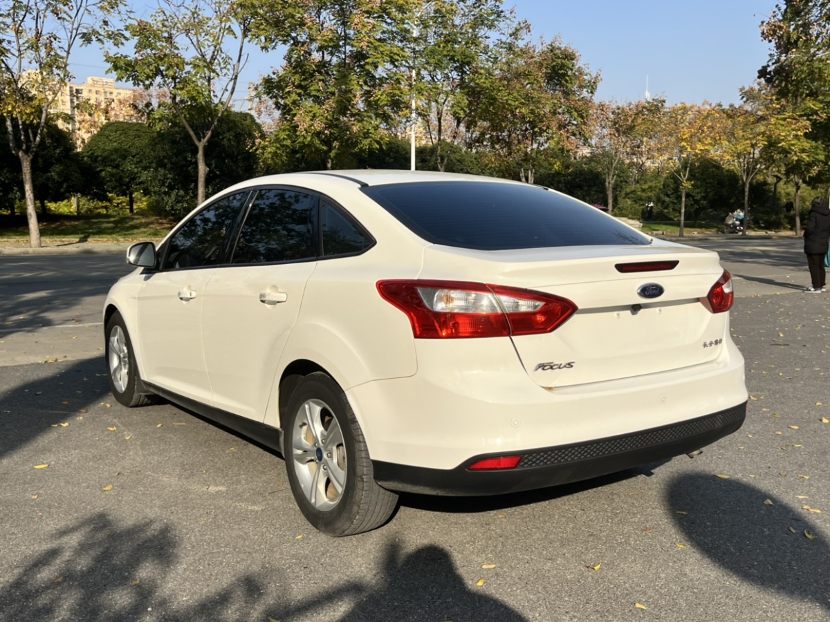 福特 ?？怂? 2012款 三廂 1.6L 手動(dòng)舒適型圖片