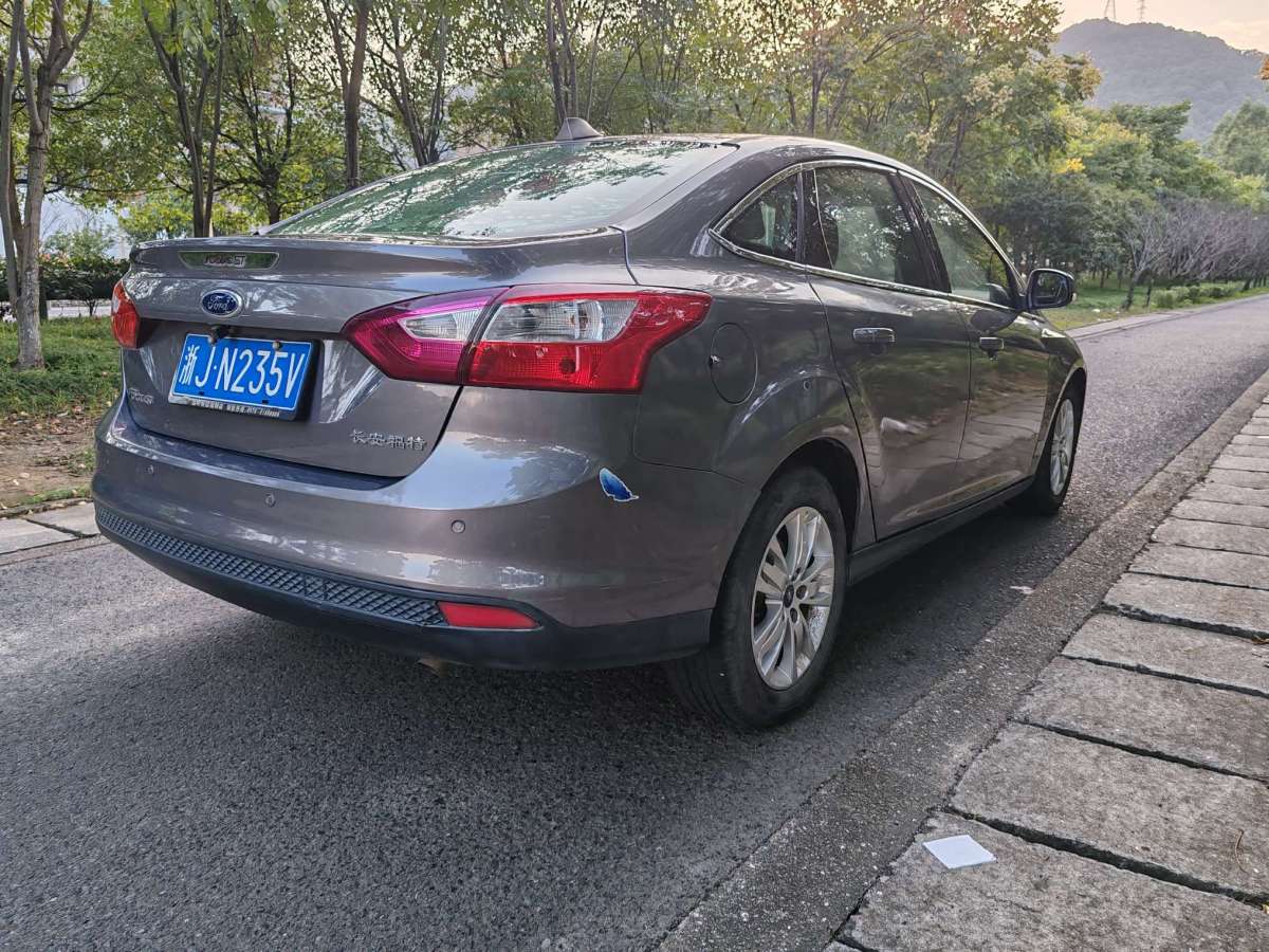 福特 ?？怂? 2012款 三廂 1.6L 自動(dòng)舒適型圖片