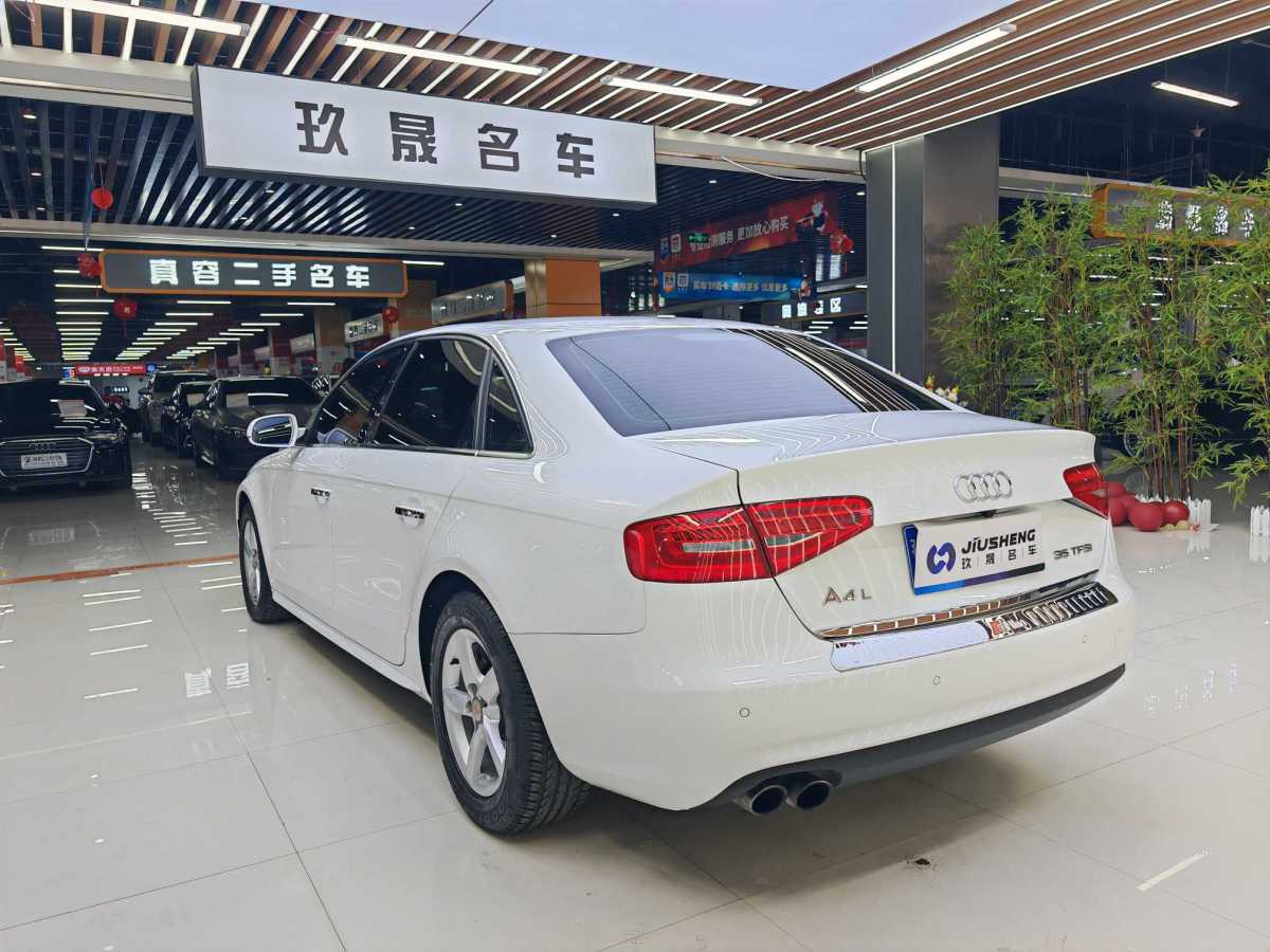 奧迪 奧迪A4L  2015款 35 TFSI 自動(dòng)標(biāo)準(zhǔn)型圖片