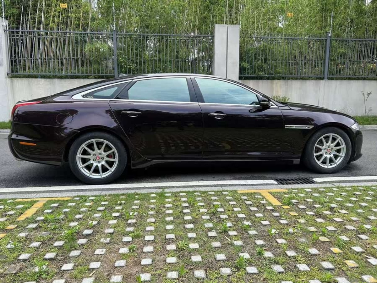 捷豹 XJ  2014款 XJL 2.0T 兩驅(qū)全景商務(wù)版圖片