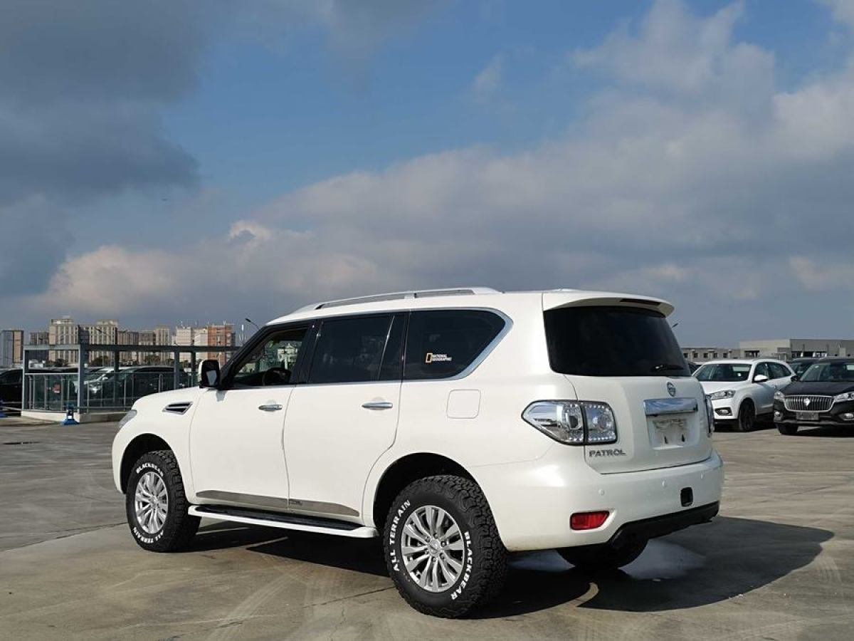 日產(chǎn) 途樂(lè)  2018款 4.0L 領(lǐng)英型圖片