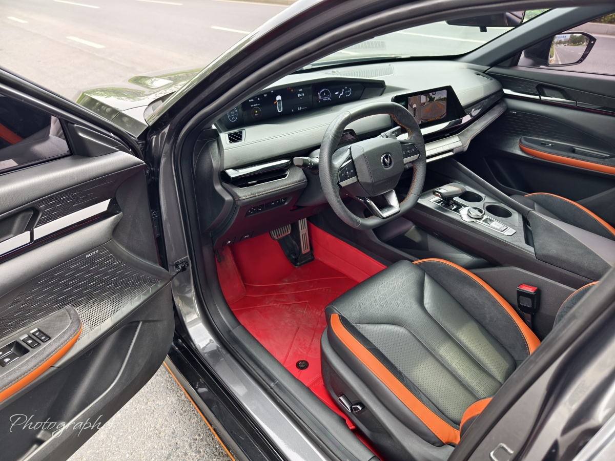 長(zhǎng)安 長(zhǎng)安UNI-V  2022款 2.0T 領(lǐng)速版圖片