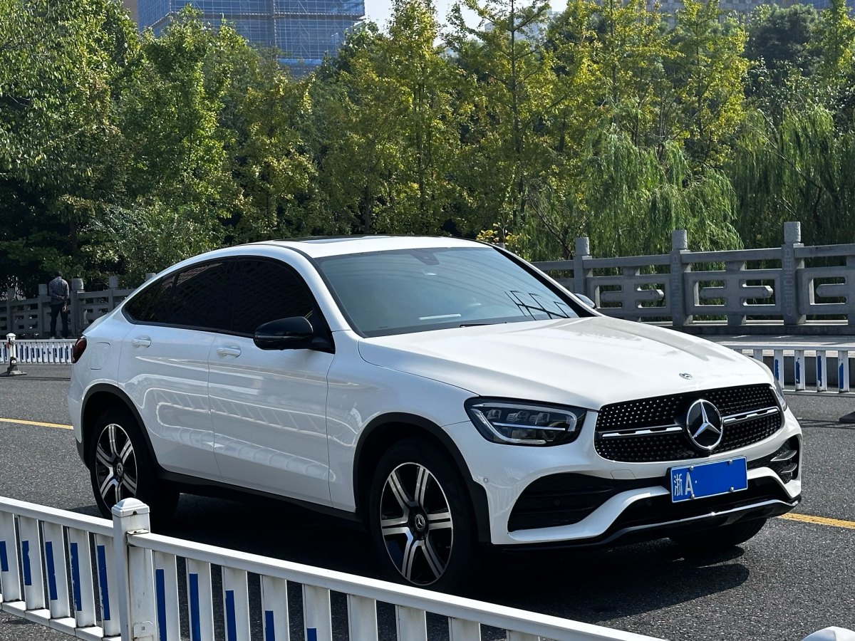 奔馳 奔馳GLC  2022款 改款 GLC 260 4MATIC 轎跑SUV圖片