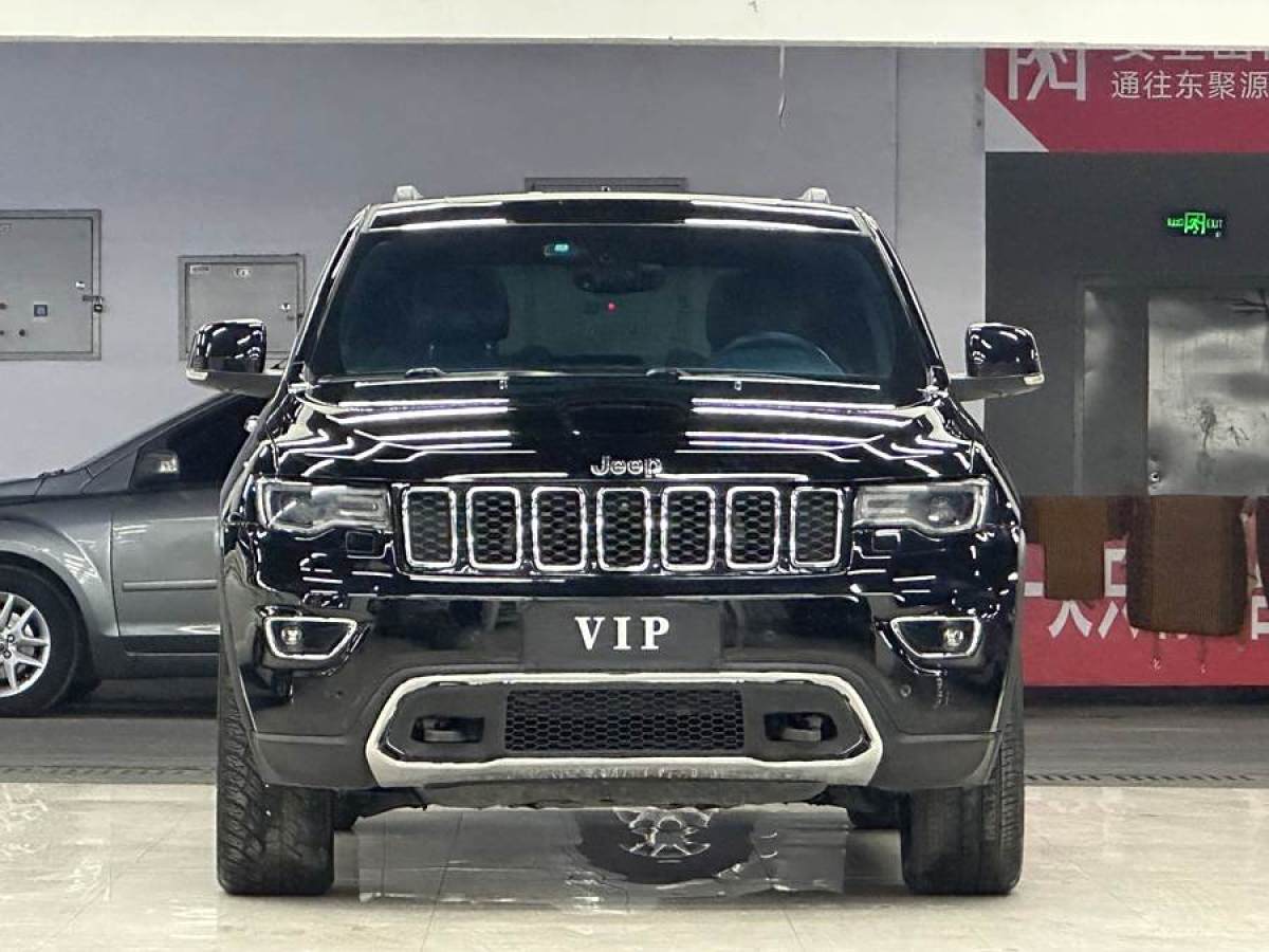 Jeep 大切諾基  2017款 3.0L 舒享導(dǎo)航版圖片