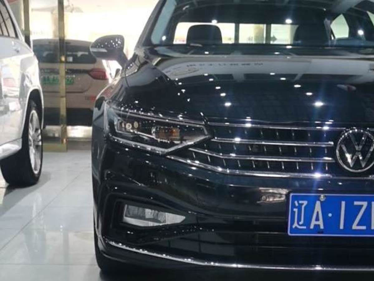 大眾 邁騰  2023款 200萬輛紀(jì)念版 330TSI DSG領(lǐng)先型圖片