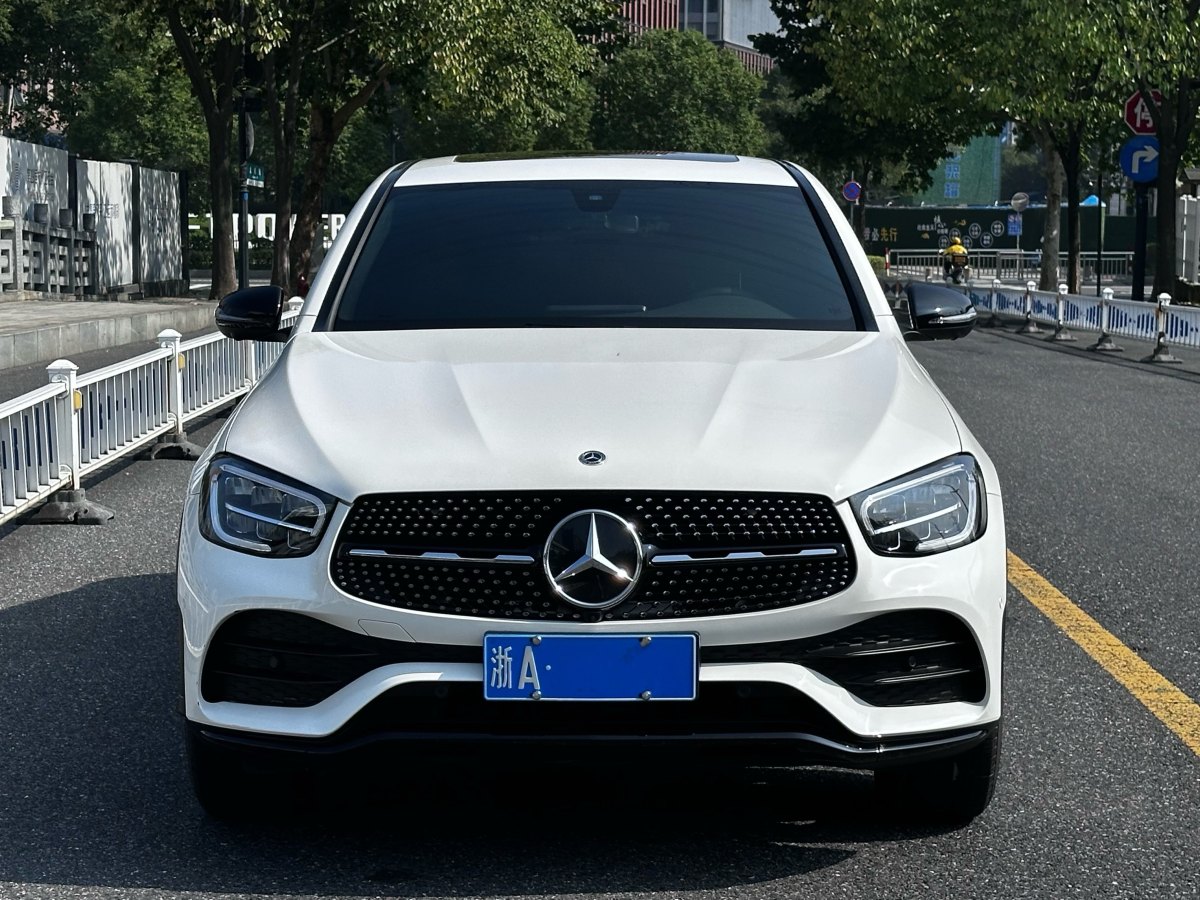 奔馳 奔馳GLC  2022款 改款 GLC 260 4MATIC 轎跑SUV圖片