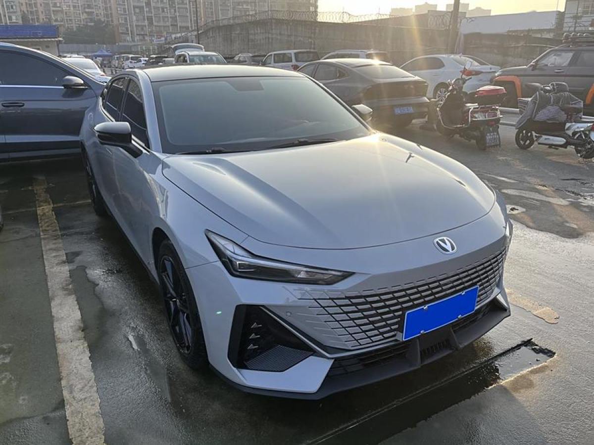 長安 長安UNI-V  2022款 1.5T 尊貴型圖片