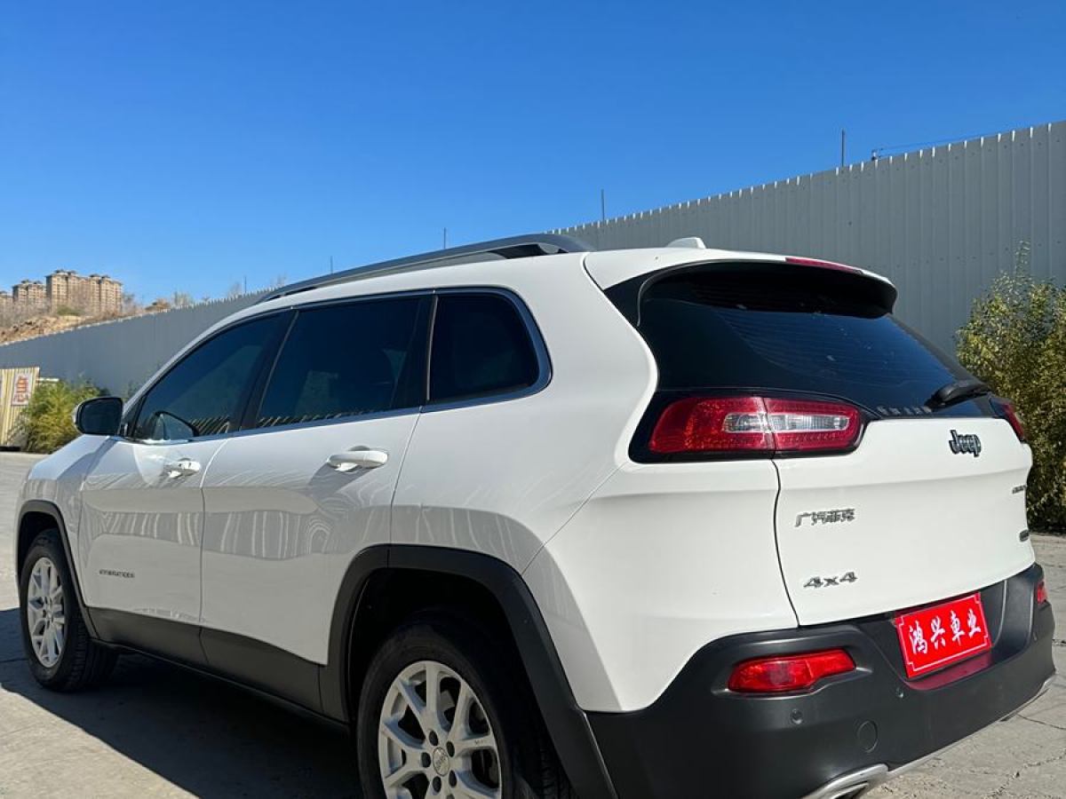 Jeep 自由光  2016款 2.4L 專業(yè)版圖片