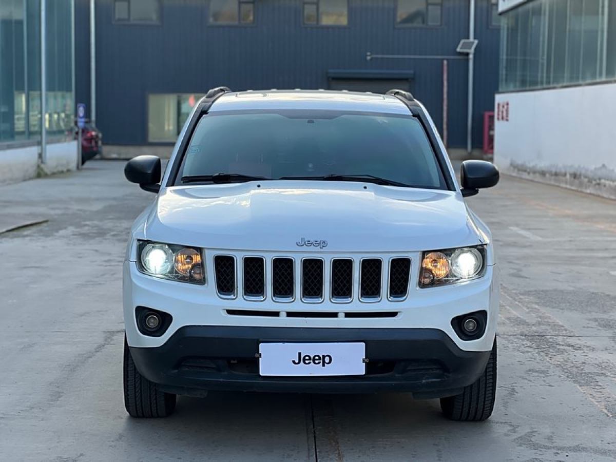 Jeep 指南者  2014款 改款 2.0L 兩驅(qū)進(jìn)取版圖片