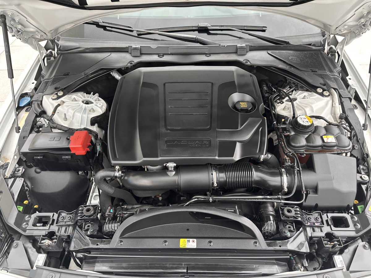 捷豹 XEL  2020款 2.0T 200PS R-DYNAMIC S進(jìn)取運(yùn)動(dòng)版圖片
