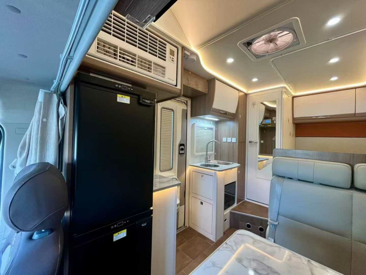 上汽大通 上汽大通MAXUS T90房車  2023款 2.0T探索家星際H升頂版圖片