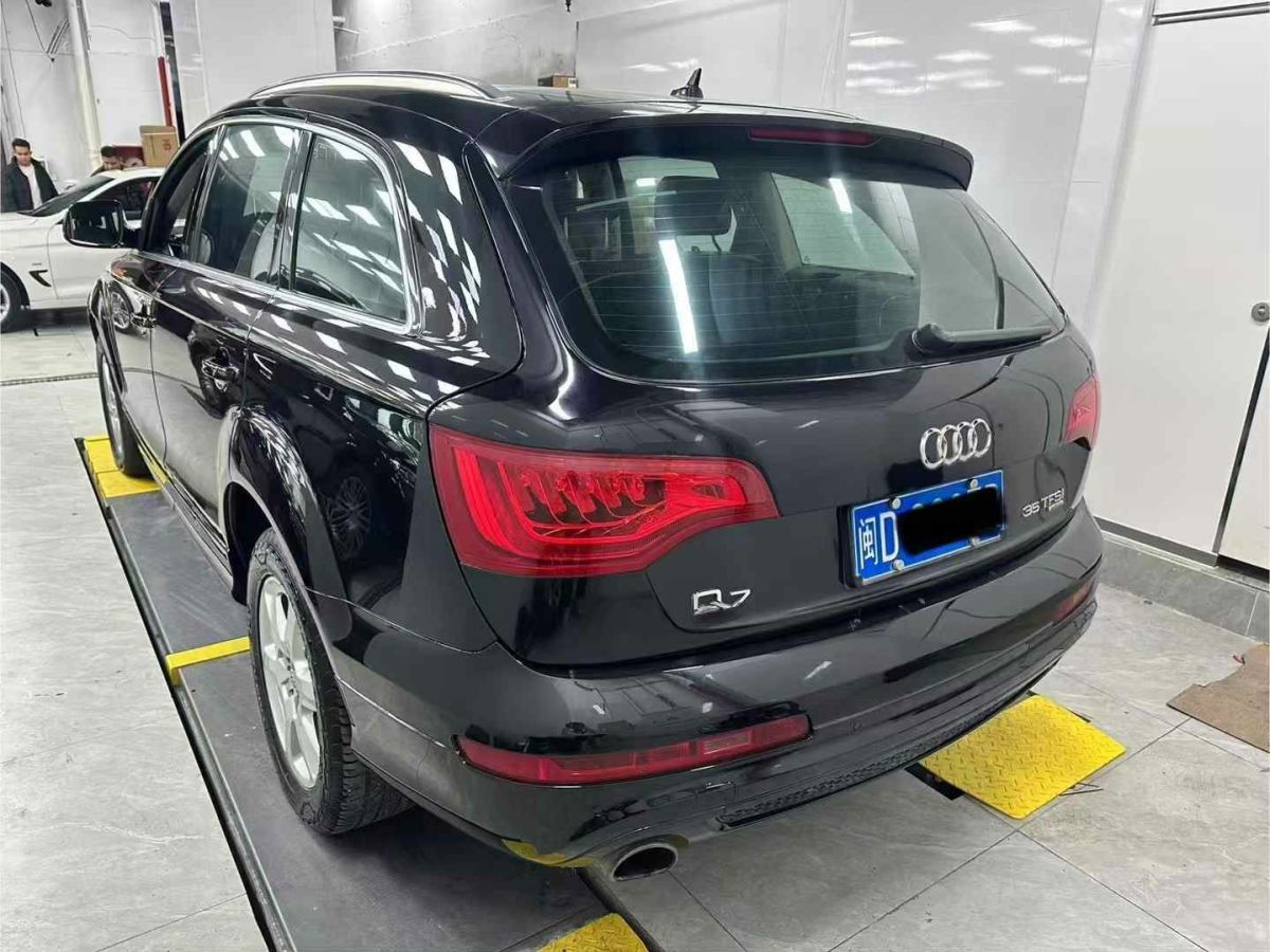 奧迪 奧迪Q7  2015款 Q7 35TFSI quattro 進(jìn)取型圖片