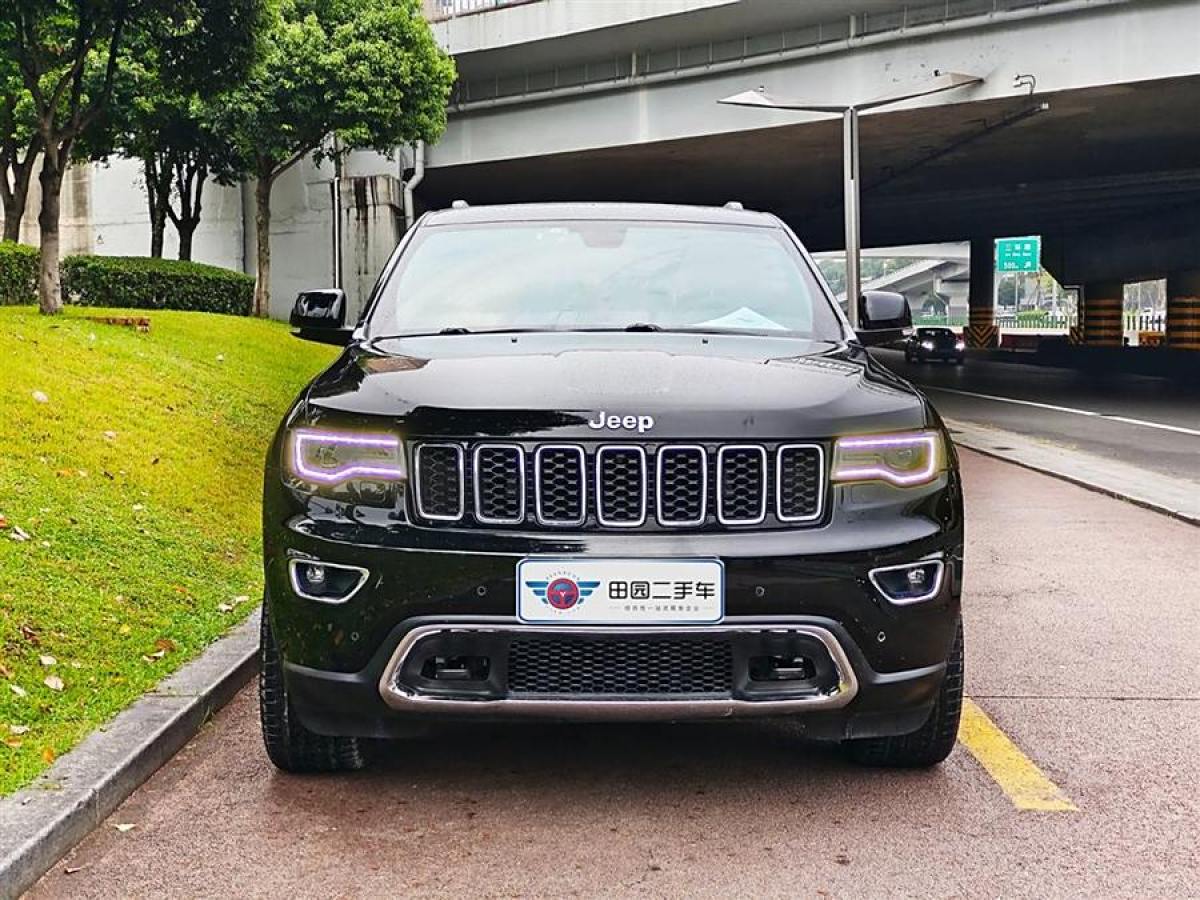 Jeep 大切諾基  2017款 3.0L 舒享導(dǎo)航版圖片