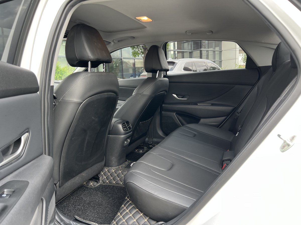 現(xiàn)代 伊蘭特  2022款 1.5L CVT LUX尊貴版圖片