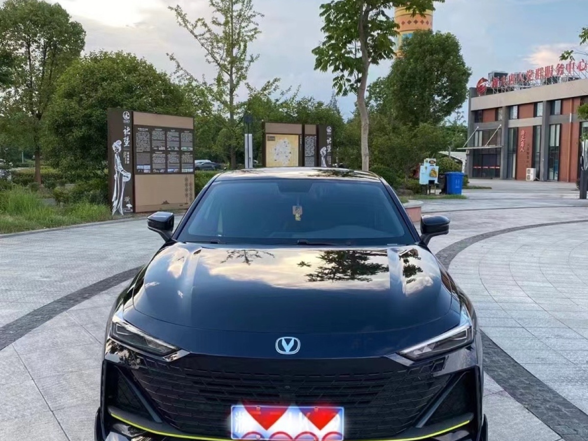 長(zhǎng)安 長(zhǎng)安UNI-V  2022款 1.5T 智慧領(lǐng)航型圖片