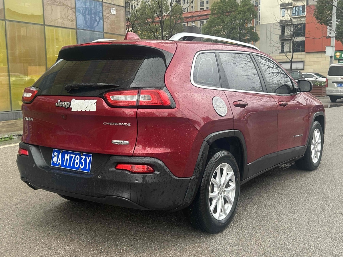 Jeep 自由光  2016款 2.0L 優(yōu)越版圖片