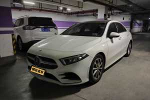 奔馳A級(jí) 奔馳 改款 A 200 L 運(yùn)動(dòng)轎車動(dòng)感型