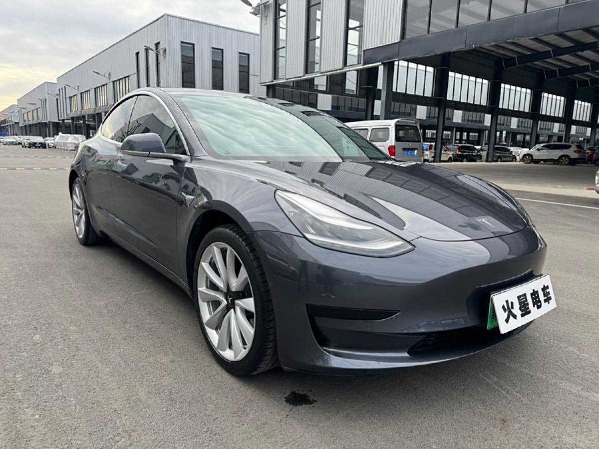 特斯拉 Model 3  2019款 標(biāo)準(zhǔn)續(xù)航后驅(qū)升級版圖片