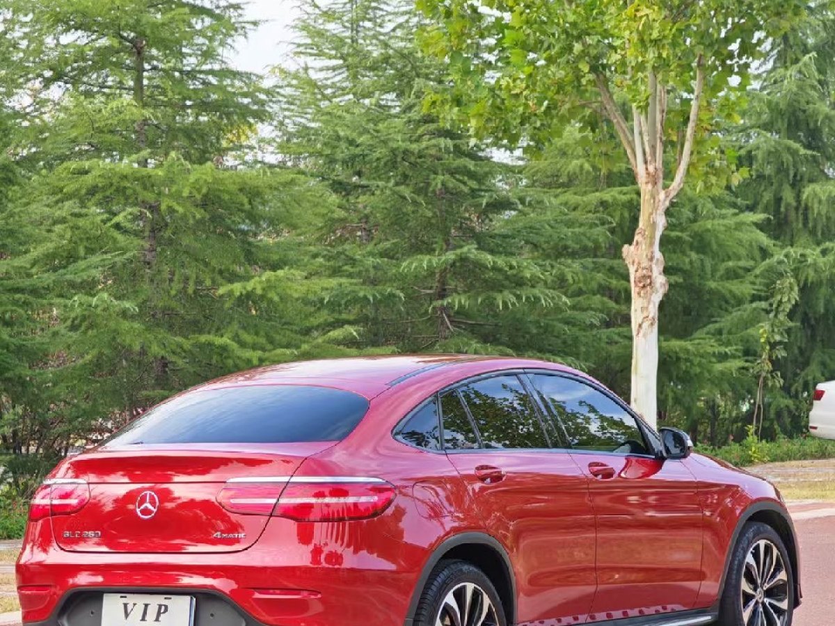 2017年8月奔馳 奔馳GLC  2021款 GLC 260 4MATIC 轎跑SUV