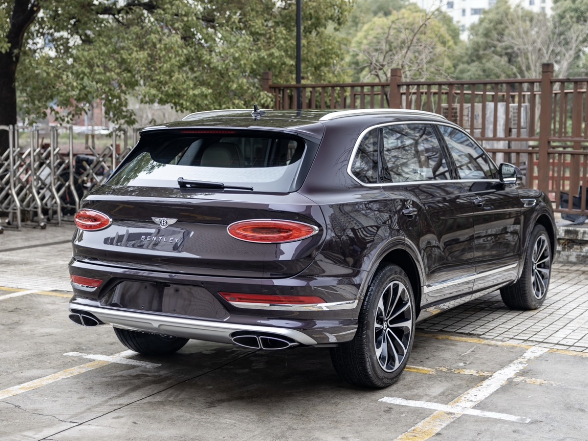 賓利 添越  2023款 4.0T V8 長軸距版圖片