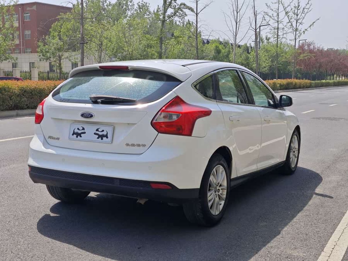 福特 ?？怂? 2012款 兩廂 1.6L 手動舒適型圖片