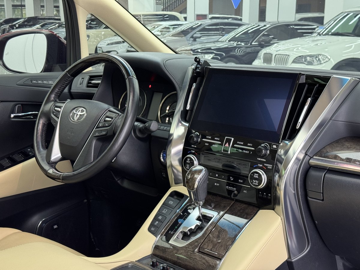 2022年1月豐田 威爾法  2021款 皇冠 雙擎 2.5L HV至尊版