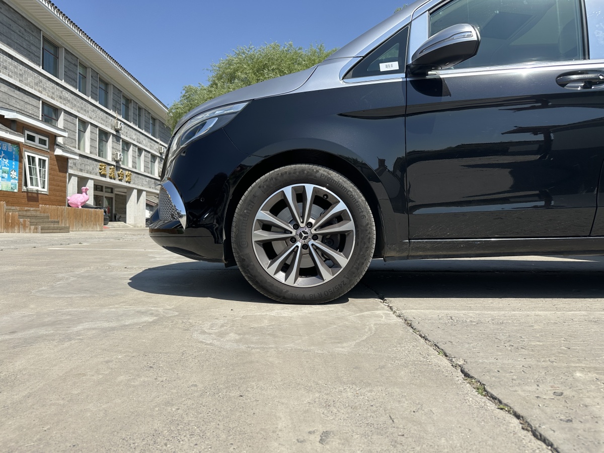 奔馳 V級(jí)  2022款 V 260 領(lǐng)航版圖片