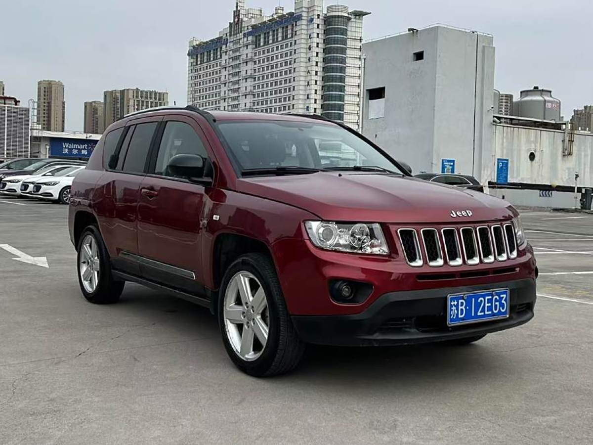 2012年10月Jeep 指南者  2012款 2.4L 四驅(qū)豪華版