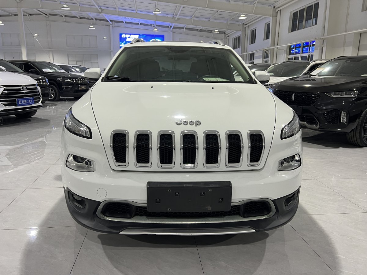 2019年5月Jeep 自由光  2017款 2.0L 優(yōu)越版