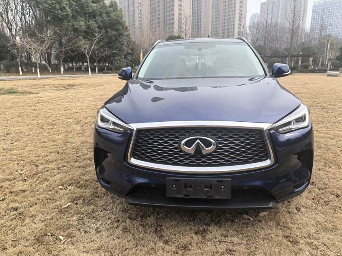 英菲尼迪 QX50  2020款 改款 2.0T 兩驅(qū)時(shí)尚版圖片