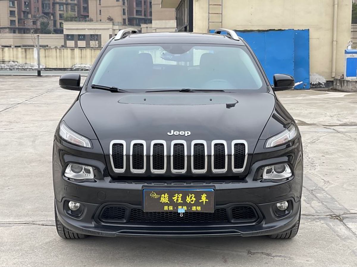 Jeep 自由光  2016款 2.0L 優(yōu)越版圖片