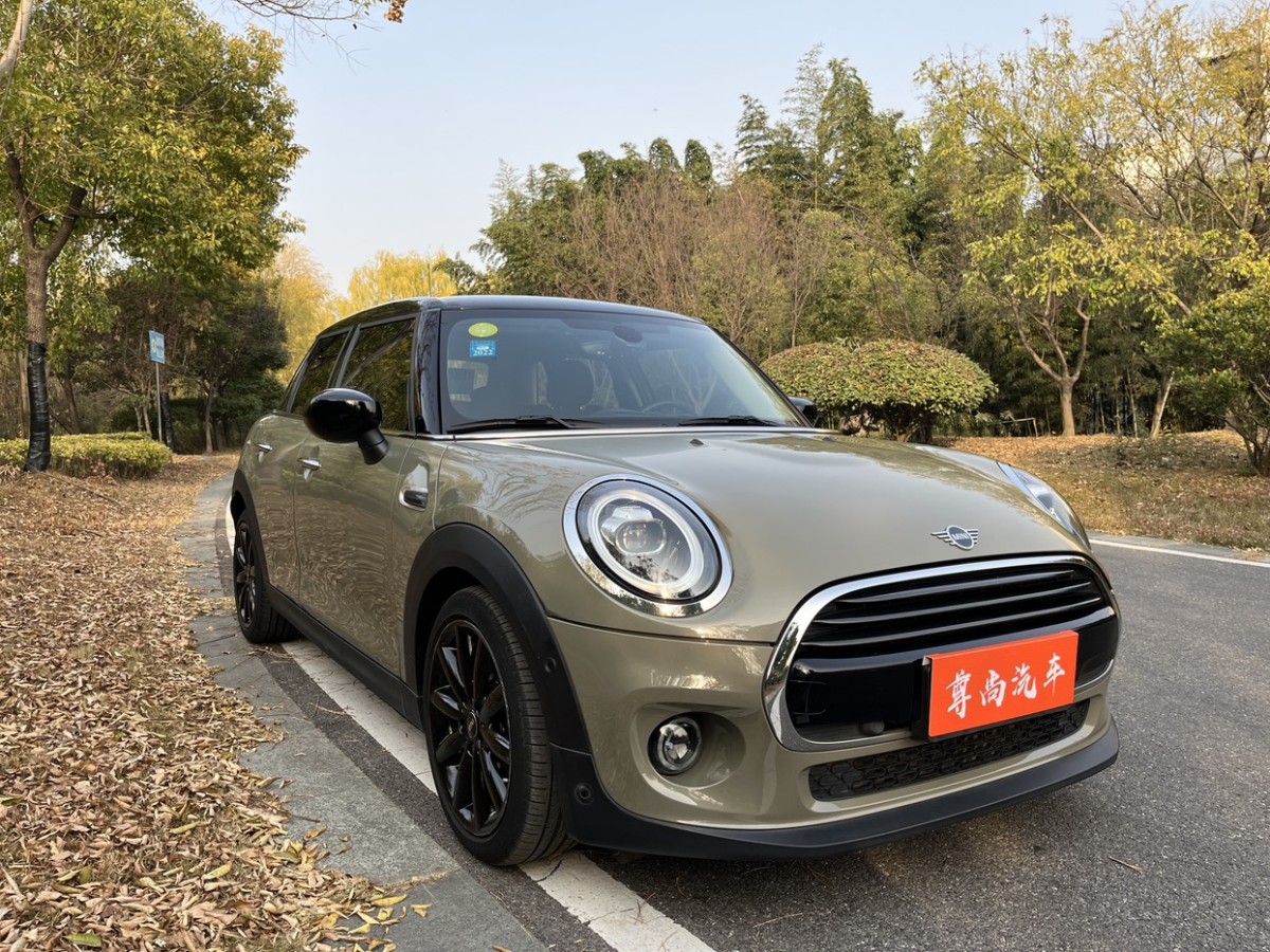 MINI MINI  2019款 1.5T COOPER 藝術(shù)家 五門版圖片