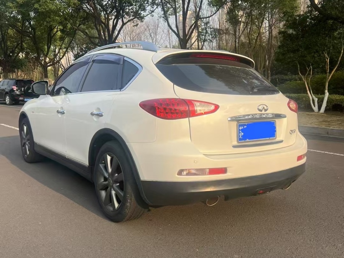 英菲尼迪 QX50  2013款 2.5L 兩驅(qū)優(yōu)雅版圖片