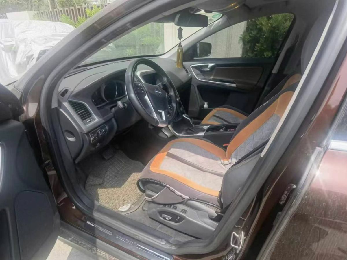 沃爾沃 XC60  2014款 2.0T 個(gè)性運(yùn)動(dòng)版圖片