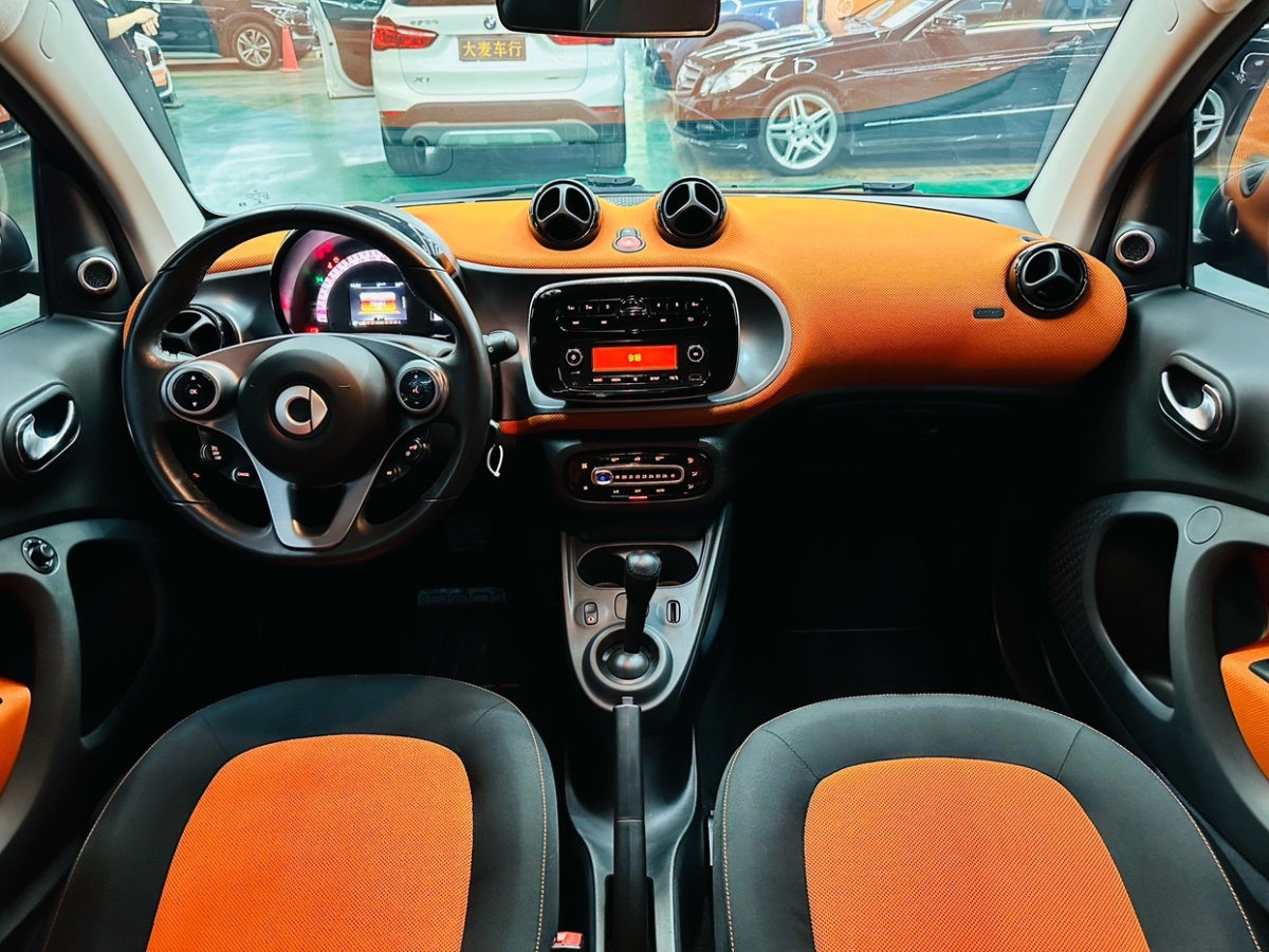 2015年12月smart fortwo  2015款 1.0L 52千瓦硬顶激情版