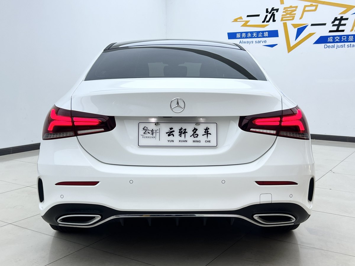 奔馳 奔馳A級(jí)  2022款 改款 A 200 L 運(yùn)動(dòng)轎車時(shí)尚型圖片