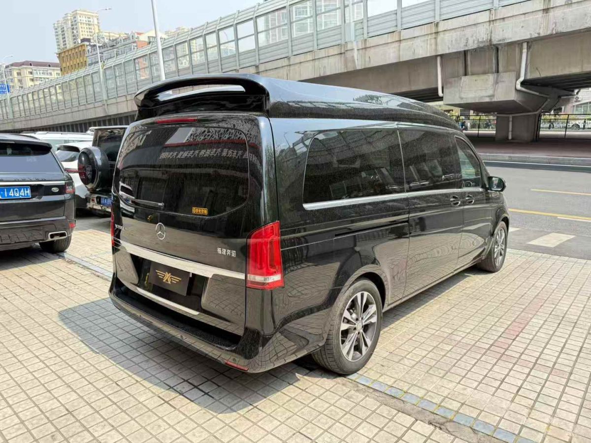 奔馳 V級(jí)  2017款 V 260 L 尊貴加長(zhǎng)版圖片