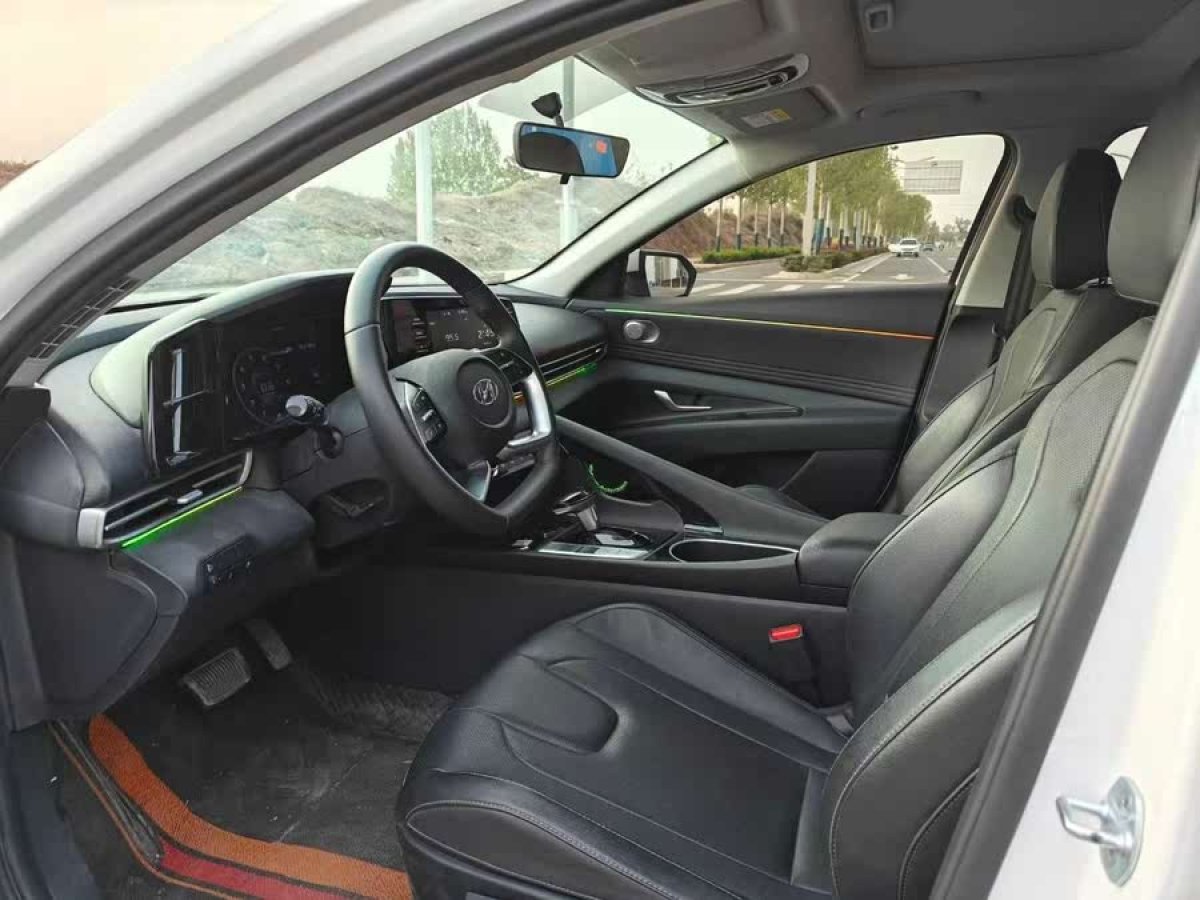 現(xiàn)代 伊蘭特  2022款 1.5L CVT LUX尊貴版圖片