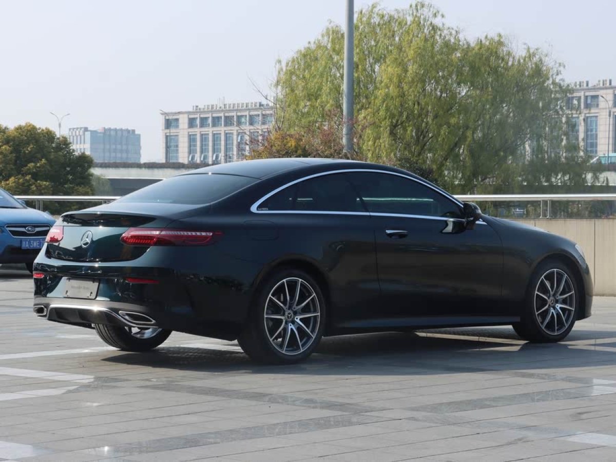 奔馳 奔馳E級(jí)  2023款 改款 E 260 轎跑車圖片