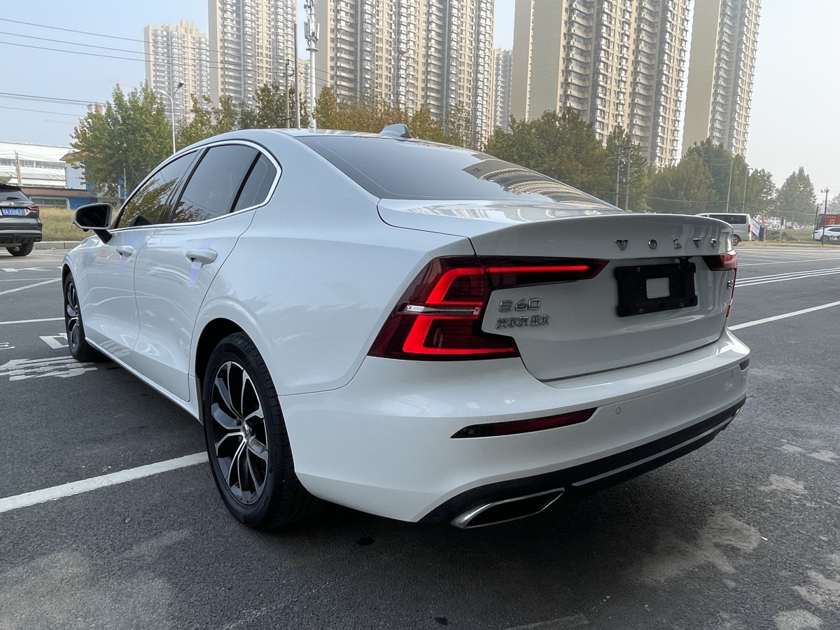 沃爾沃 S60L  2022款 B4 智逸豪華版圖片