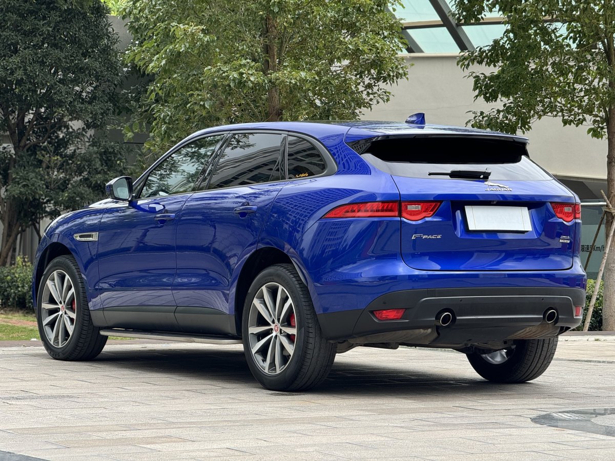 捷豹 F-PACE  2018款 2.0T 两驱都市尊享版图片