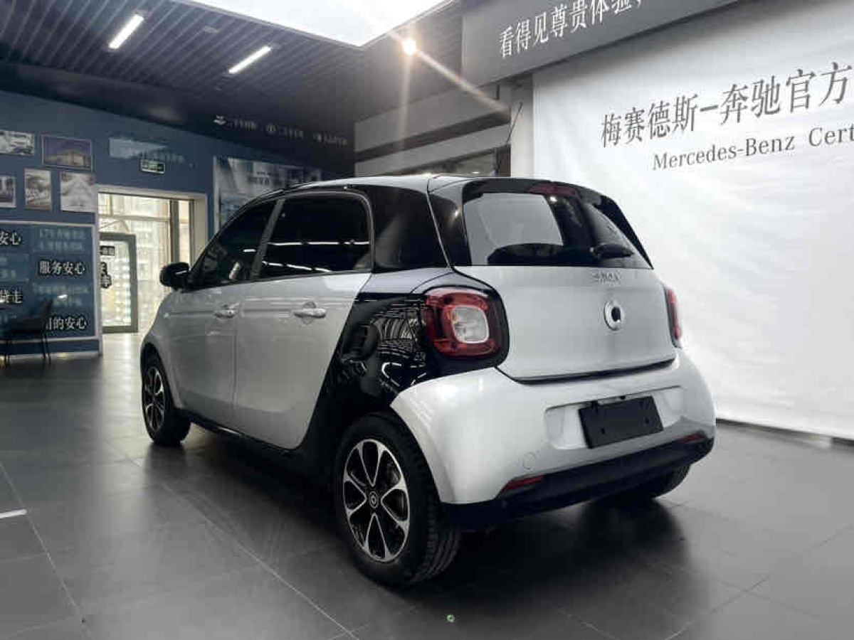 smart forfour  2016款 1.0L 52千瓦激情版圖片