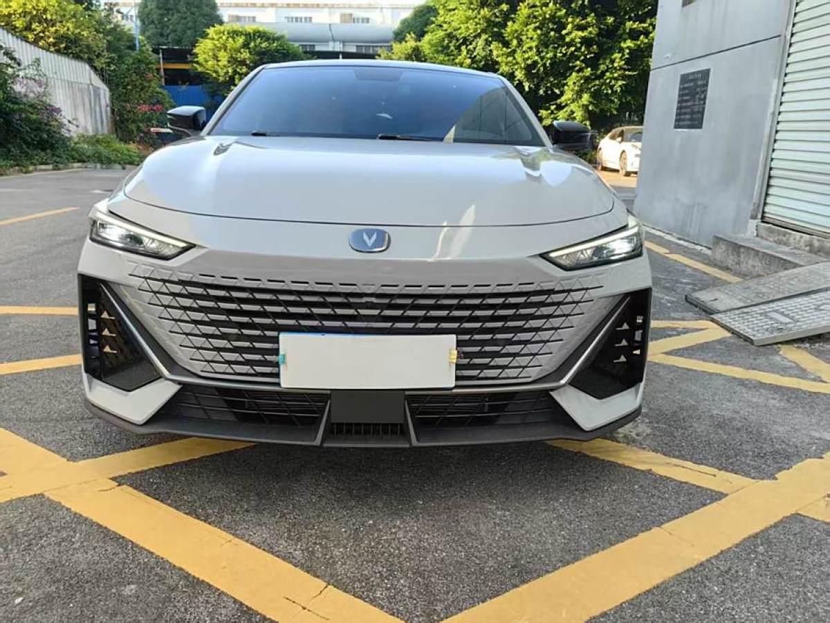 長安 長安UNI-V  2022款 1.5T 尊貴型圖片